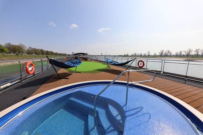 Viva Cruises Viva One - Pool.jpg